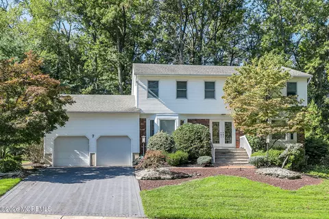 7 Monroe Dr, Marlboro, NJ 07746