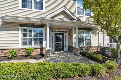 712 Mill Pond Way #112, Eatontown, NJ 07724