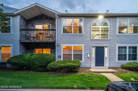 10 Diane Dr, Tinton Falls, NJ 07753