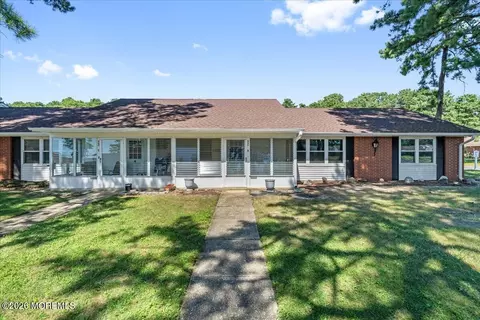 660 Plymouth Dr # D, Lakewood, NJ 08701
