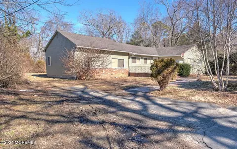 192 W 5th St, Howell, NJ 07731