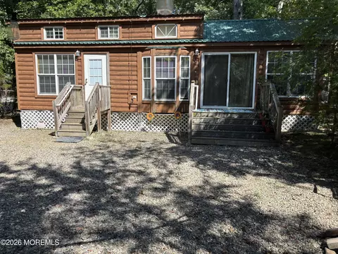 724 Monmouth Rd #23, Freehold, NJ 08501