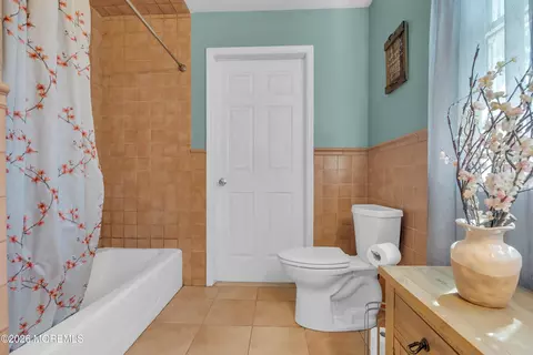 Bath - 1717 Maple St, Wall, NJ 07719 photo 2 of 2