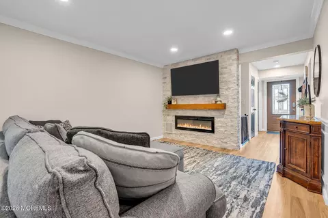 6 Swallow Ln, Howell, NJ 07731