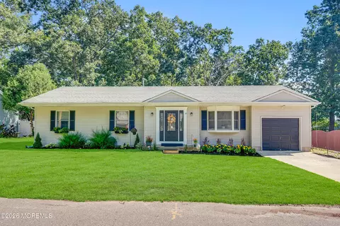 18 Phyllis St, Browns Mills, NJ 08015