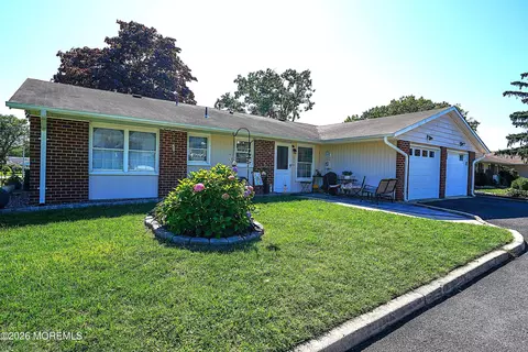 1075 Argyll Cir # D, Lakewood, NJ 08701