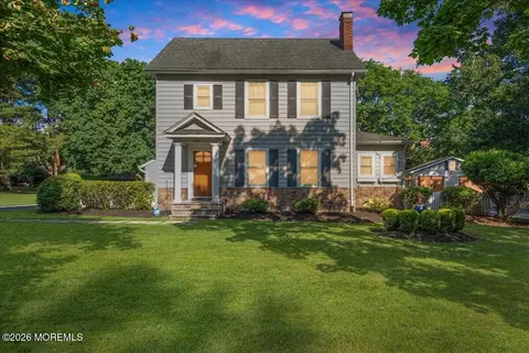 102 Middletown Rd, Holmdel, NJ 07733