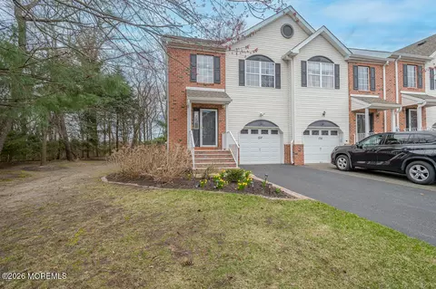 128 Heron Ct, Manalapan, NJ 07726