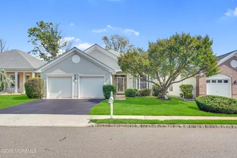 51 Goldensprings Dr, Lakewood, NJ 08701