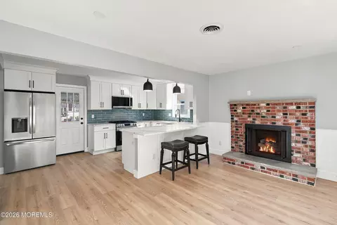 9 Caldwell Dr, Toms River, NJ 08757