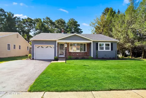 9 Caldwell Dr, Toms River, NJ 08757