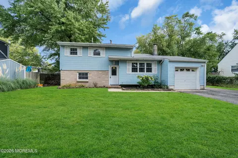 995 Hunt Dr, Toms River, NJ 08753