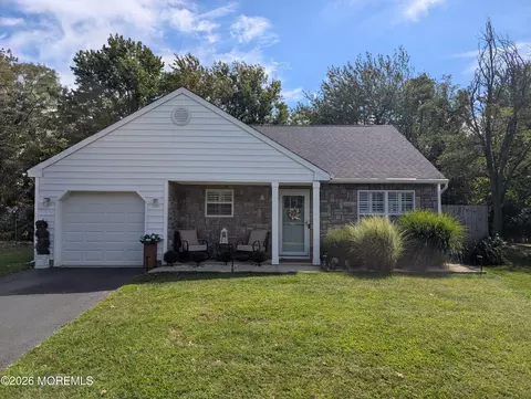 2 Ellison Ct, Union Beach, NJ 07735
