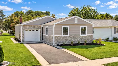 29 Santiago Dr W, Toms River, NJ 08757
