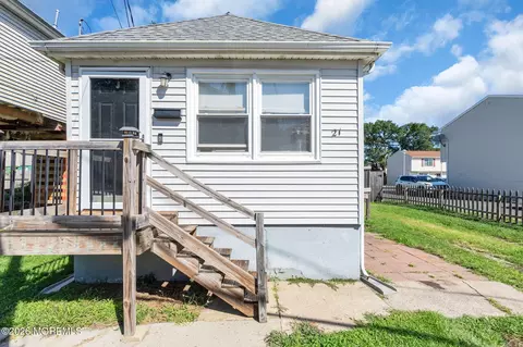 21 Jahn St, Keansburg, NJ 07734