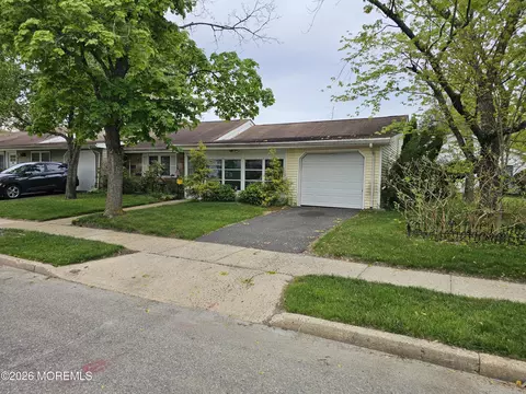61 Hedge Dr # A, Lakewood, NJ 08701
