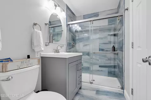 Bath - 48 Lighthouse Dr, Waretown, NJ 08758 photo 1 of 3
