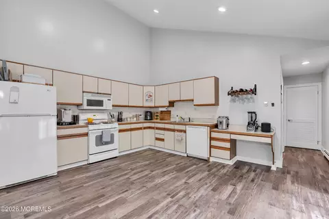 Kitchen - 48 Lighthouse Dr, Waretown, NJ 08758 photo 1 of 2