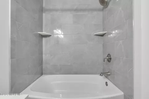 Bath - 48 Lighthouse Dr, Waretown, NJ 08758 photo 3 of 3