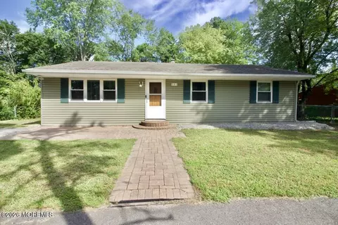 321 Cherokee Dr, Browns Mills, NJ 08015