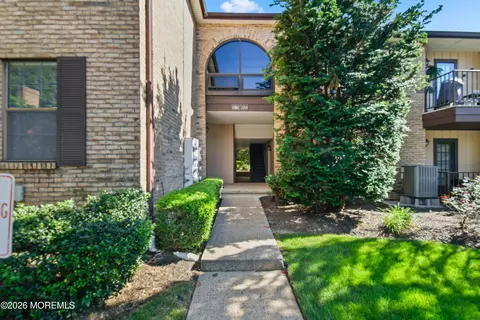 1301 Wellington Pl, Aberdeen, NJ 07747