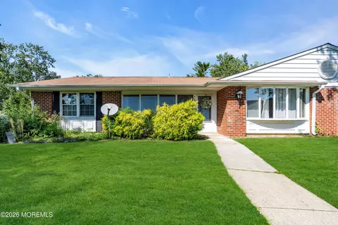 915 Dumbarton Dr #A, Lakewood, NJ 08701