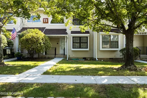 1103 Arlington Dr, Toms River, NJ 08755