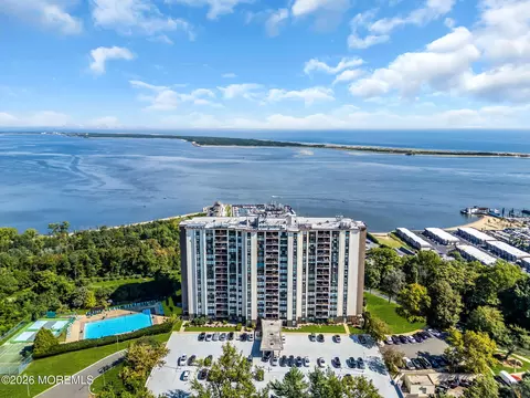 1 Scenic Dr #108, Highlands, NJ 07732