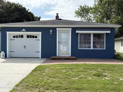 7 Ravenna Ct, Toms River, NJ 08757