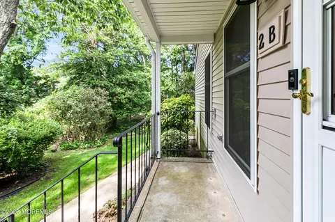 Exterior - 2 Hickory Ct #B, Brielle, NJ 08730 photo 5 of 10