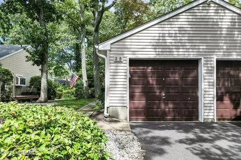 Exterior - 2 Hickory Ct #B, Brielle, NJ 08730 photo 6 of 10