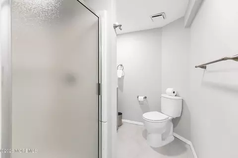 Bath - 2 Hickory Ct #B, Brielle, NJ 08730 photo 5 of 5
