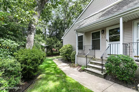 Exterior - 2 Hickory Ct #B, Brielle, NJ 08730 photo 3 of 10