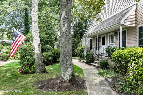 Exterior - 2 Hickory Ct #B, Brielle, NJ 08730 photo 2 of 10