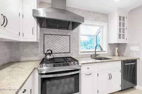 Kitchen - 2 Hickory Ct #B, Brielle, NJ 08730 photo 2 of 3