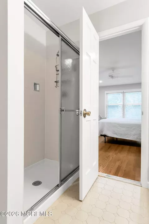 Bath - 2 Hickory Ct #B, Brielle, NJ 08730 photo 4 of 5