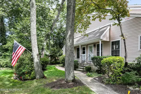 Exterior - 2 Hickory Ct #B, Brielle, NJ 08730 photo 4 of 10