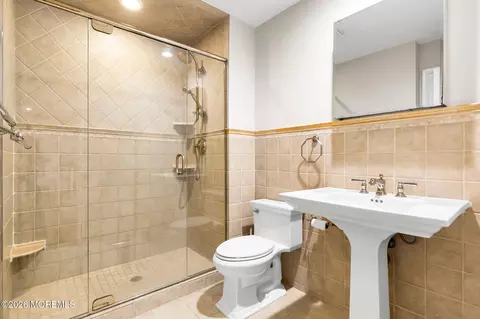 Bath - 2 Hickory Ct #B, Brielle, NJ 08730 photo 2 of 5
