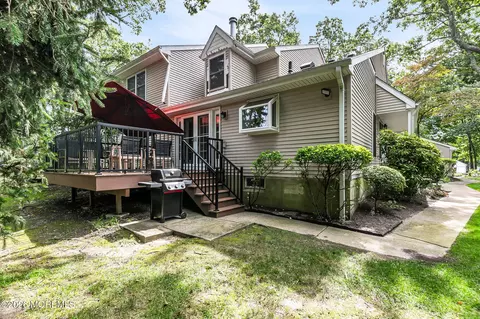 Exterior - 2 Hickory Ct #B, Brielle, NJ 08730 photo 7 of 10
