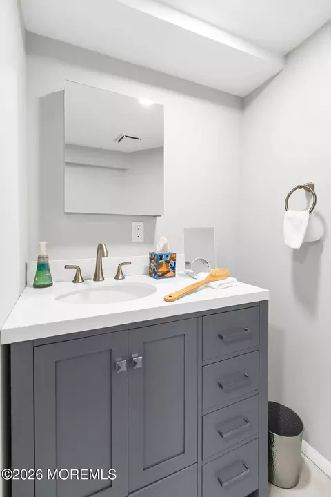 Bath - 2 Hickory Ct #B, Brielle, NJ 08730 photo 1 of 5