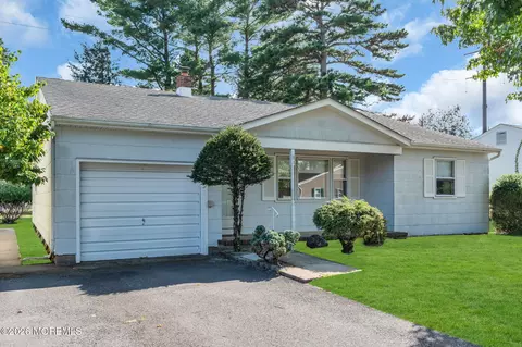 297 Westbrook Dr, Toms River, NJ 08757