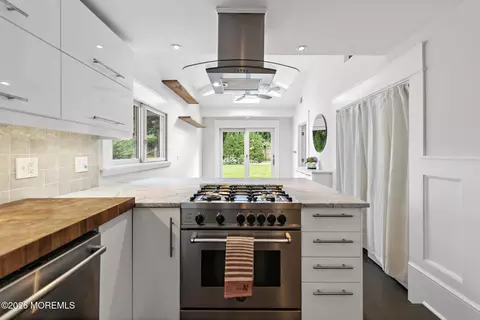Kitchen - 108 Hamilton Ave, Leonardo, NJ 07737 photo 4 of 8