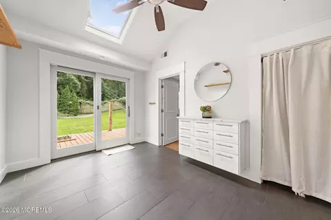 Entry Way - 108 Hamilton Ave, Leonardo, NJ 07737 photo 5 of 6