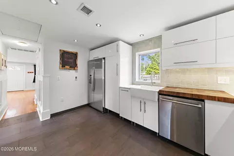 Kitchen - 108 Hamilton Ave, Leonardo, NJ 07737 photo 8 of 8