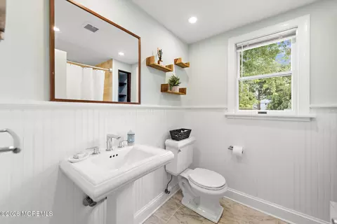 Bath - 108 Hamilton Ave, Leonardo, NJ 07737 photo 1 of 2