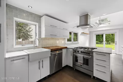 Kitchen - 108 Hamilton Ave, Leonardo, NJ 07737 photo 5 of 8