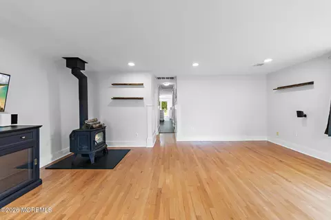 Entry Way - 108 Hamilton Ave, Leonardo, NJ 07737 photo 1 of 6