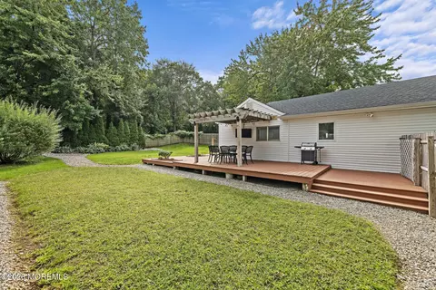 Exterior - 108 Hamilton Ave, Leonardo, NJ 07737 photo 3 of 12