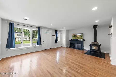 Living - 108 Hamilton Ave, Leonardo, NJ 07737 photo 3 of 3