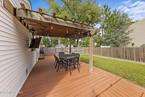 Exterior - 108 Hamilton Ave, Leonardo, NJ 07737 photo 11 of 12